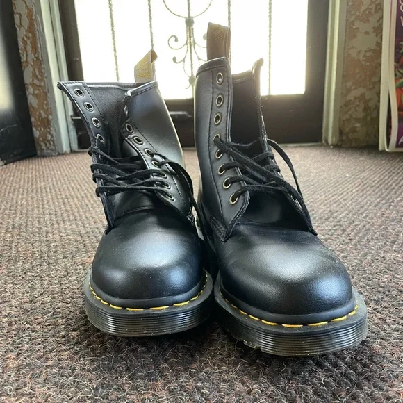Mens Dr. Martens (Size 7) - Picture 2 of 5